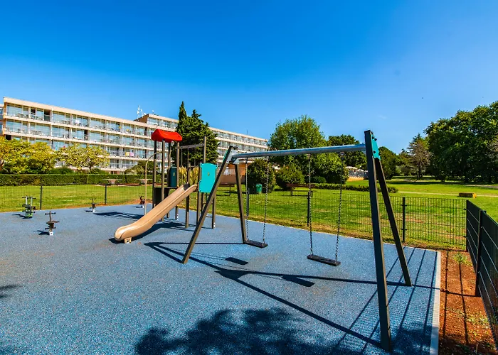 Hotel all'aeroporto: Arena Hotel Holiday